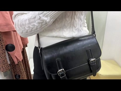 ❤️ Masturbazione publica di a ghjovana cagna FeralBerry cù un dildo in a sala di prove ☑ Sluts à noi ❌